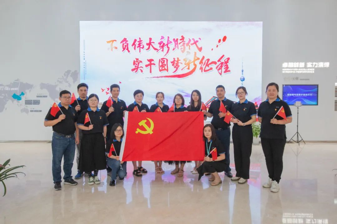 堅(jiān)定理想信念、傳承奮斗精神